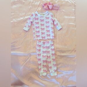 Classic whimsy pink bow 🎀 pajamas 0-3 month new without tags